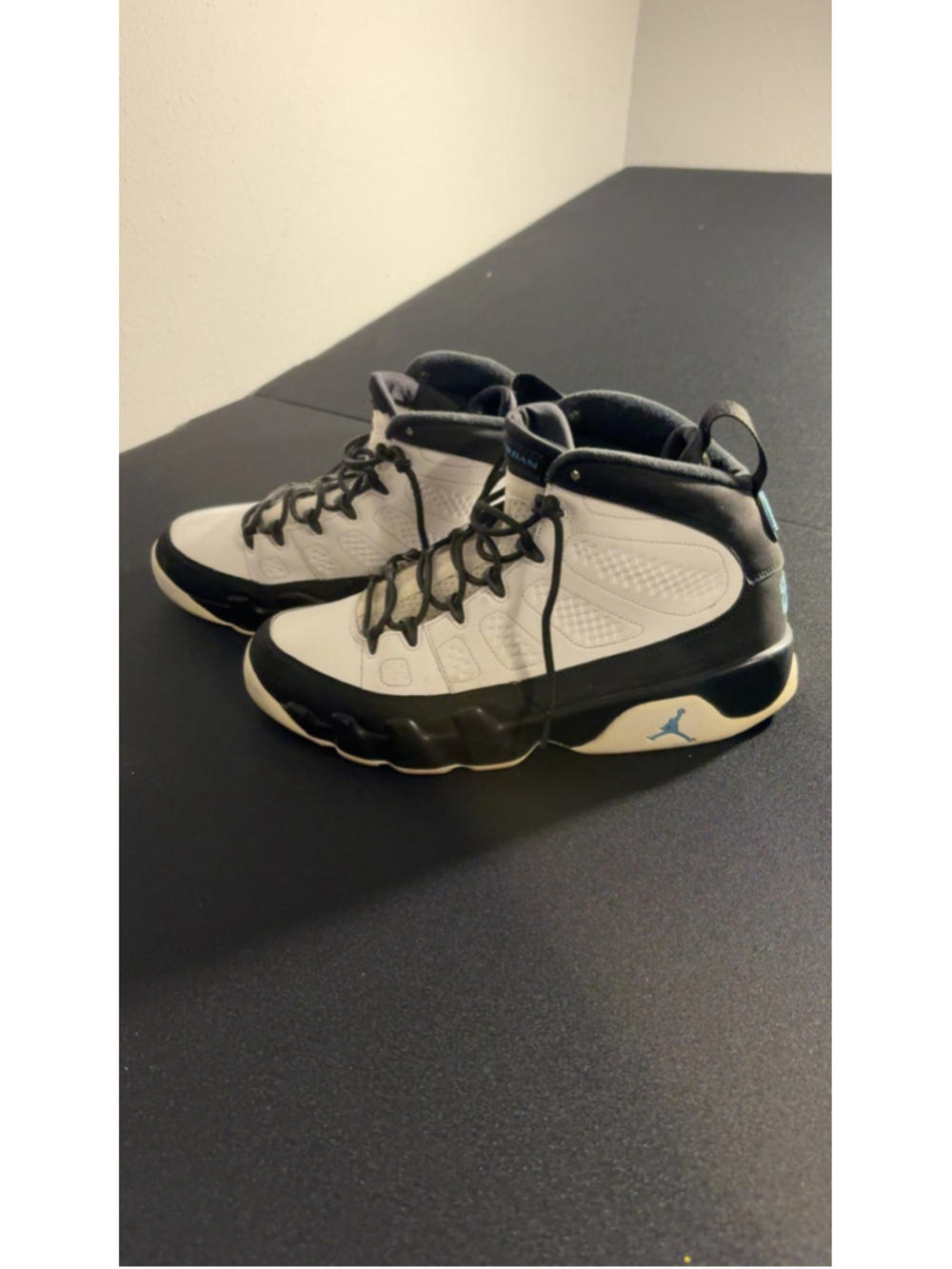 Air Jordan 9 Retro 'University Blue' (2020) Sneakers Size 10.5
